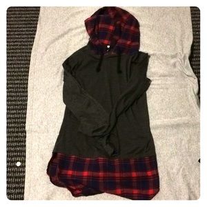 Grey and checkered hoodie by Nilanhi Fashion